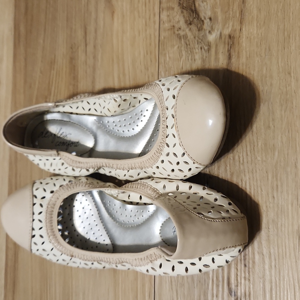 Dexflex Comfort Cream Flats - Picture 2 of 3